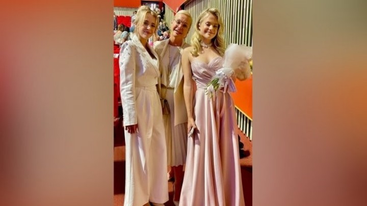 Вице-мэр Новосибирска Анна Терешкова показала фото дочек-близняшек с выпускного бала