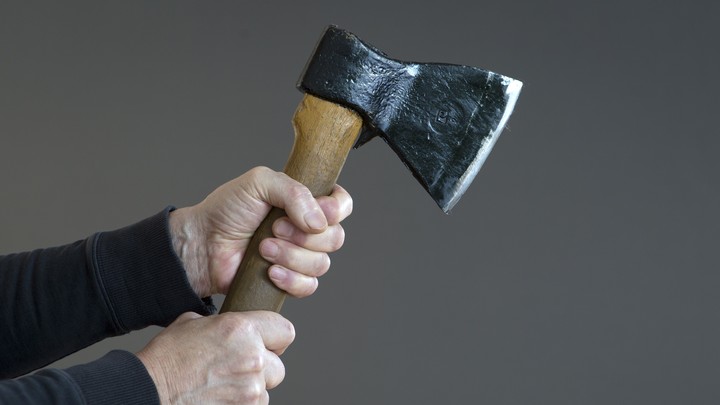 «Известия»: мужчина с топором спас десятки посетителей «Крокуса»