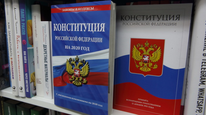 Американистее самих американцев: Подчинение России Западу в Конституции придумала ельцинская демшиза - политолог