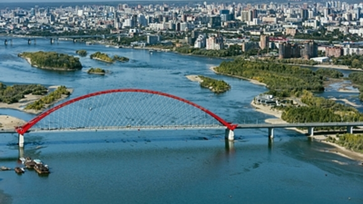 Что известно о состоянии подростка, на которого с Бугринского моста в Новосибирске упал мужчина