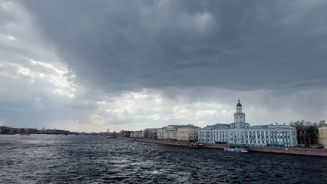 Какой будет май в санкт петербурге. Санкт-Петербург в мае. Санкт-Петербург дождь. Фото Питера в мае 2022. В Санкт-Петербурге 2 дождя.