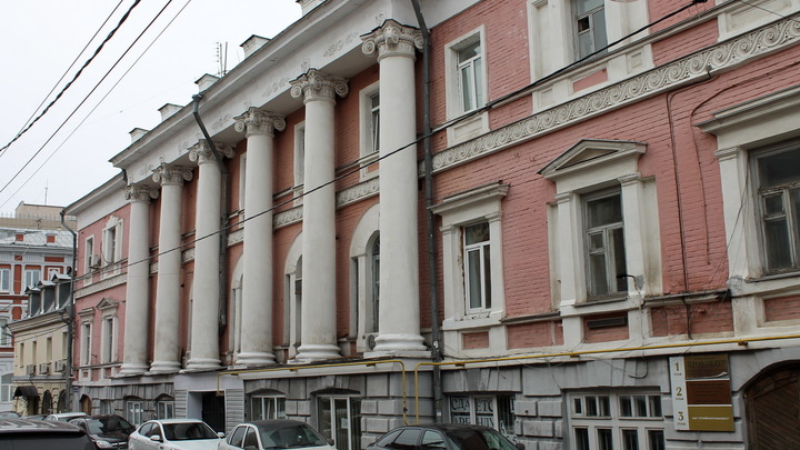 Брусчатка и светильники под старину: улице Кожевенной в Нижнем Новгороде вернули исторический вид