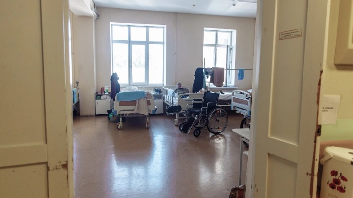 Потерявшего в бою глаз участника СВО хотят снова отправить на фронт