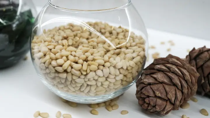 Синдром сосны: Врач назвал неожиданный эффект от употребления кедровых орехов