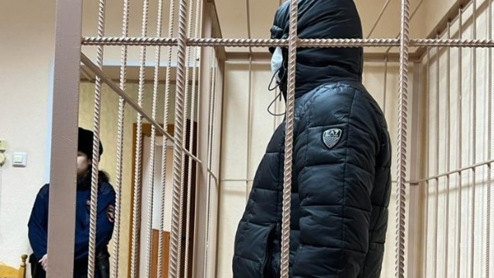 В Новосибирске суд продлил срок содержания в СИЗО экс-полицейскому Александру Умерову