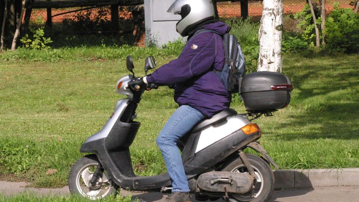 Пьяный водитель мопеда влетел в дорожный знак в Нерчинске