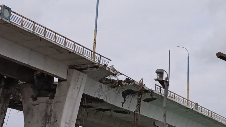 Обстрел Антоновского моста. ПВО в Херсоне нейтрализовала ракеты HIMARS
