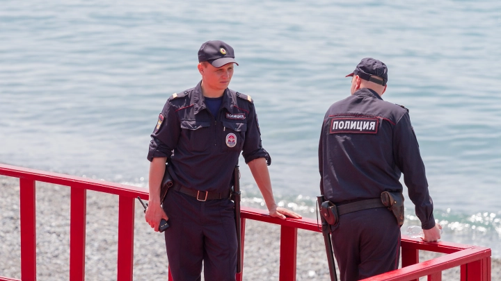 Ранее судимого вымогателя, прикидывавшегося полицейским, задержали в Сочи