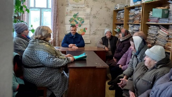 Прокурор Ивановской области добрался до деревни, откуда к врачу ездят на такси