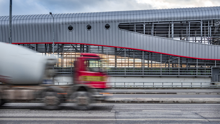 Россельбан перекрыт из-за самосвала, снесшего указатель