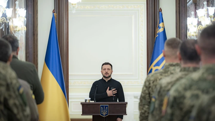 Уже даже чихать не надо - вываливается: Нарколог рассказал, что случилось с Зеленским на скандальных кадрах