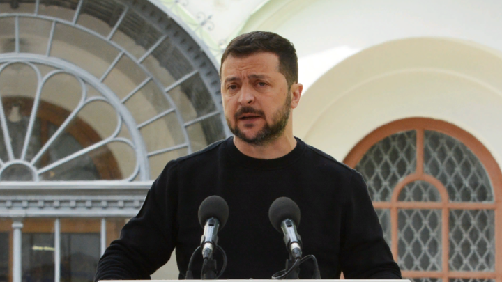 Зеленский одним днём перечеркнул подвиг миллионов украинцев