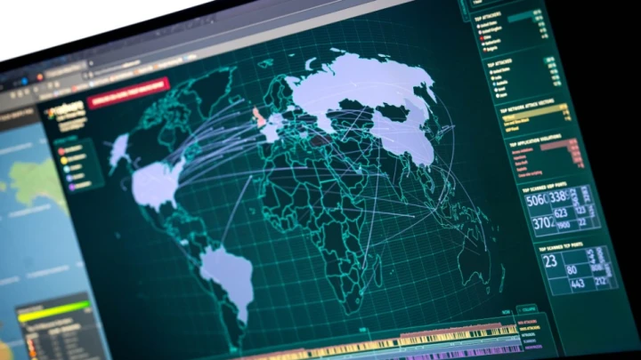 Кибератаки не прекращались: Шеф Пентагона признал операции против России