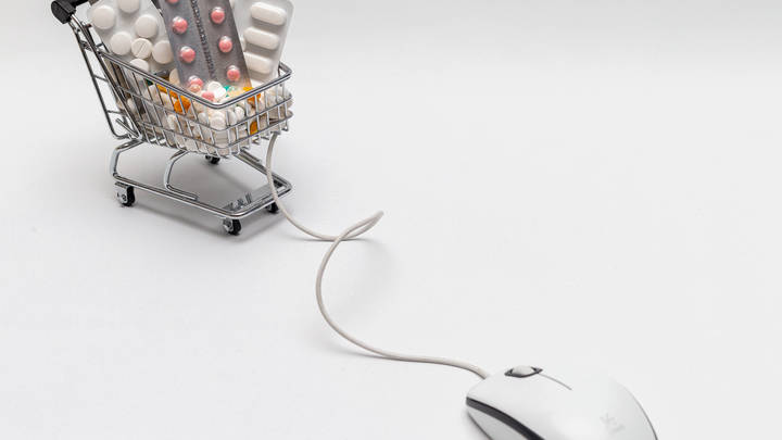 Вплоть до онкологии: Учёные предупредили об опасности приёма витамина D