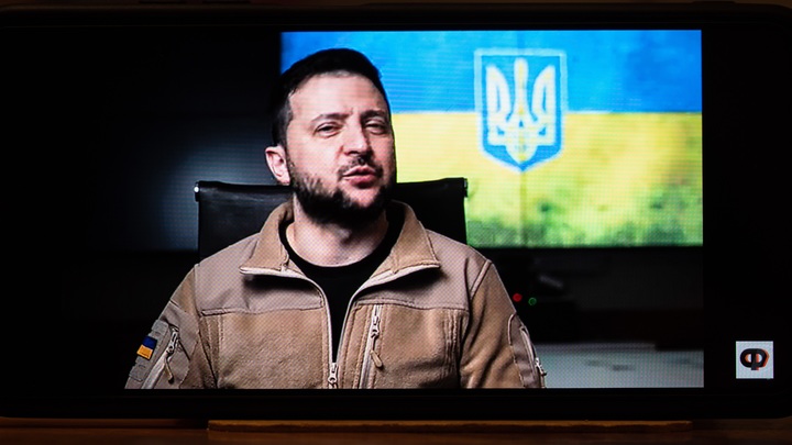 Зеленский поучил НАТО строить безопасность в Европе на примере Украины