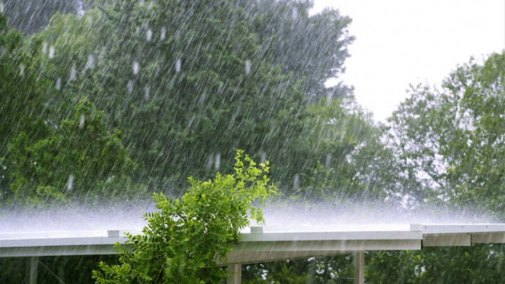 В Сочи ожидают ливень и сход лавин