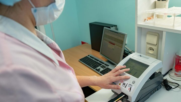 Стало известно, почему ПЦР-тест может не видеть омикрон-штамм