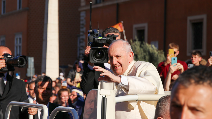 Украина пообещала разобраться с папой римским из-за слов о беженцах. То есть как не особенные?