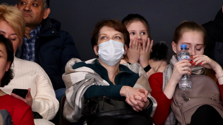 Терапевт рассказала, сколько человек может заразить за день один заболевший