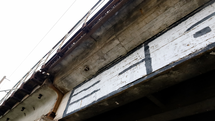 Из-за обрушения моста приостановили ж/д перевозки между Запорожской областью и Крымом