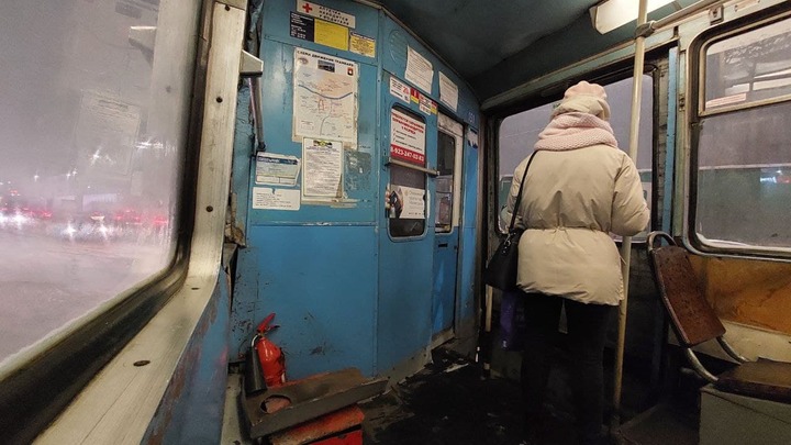 В Новокузнецке кондуктор троллейбуса пыталась выгнать ребёнка на мороз