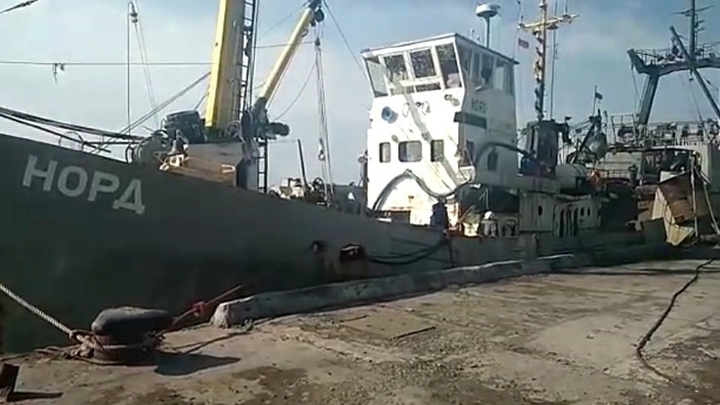 Домой, в Россию: Освобожденных моряков Норда встретили в Крыму - фото