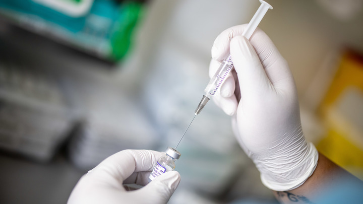 В Петербурге передумали ловить пенсионеров без QR-кода