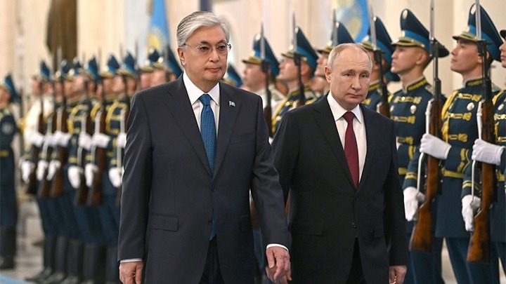 Близкий союзник, хитрый изменник: Скрытые смыслы переговоров Путина и Токаева