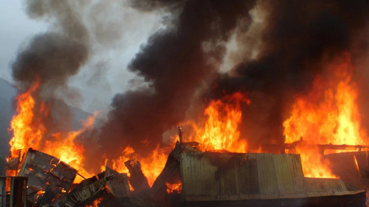 Два жилых дома и один строящийся загорелись в Ростовской области