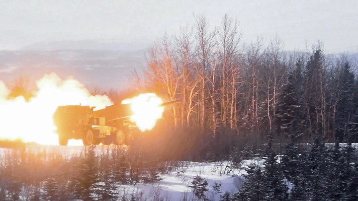 Русские военные ударили по колоннам ВСУ на трассе Часов Яр - Артёмовск