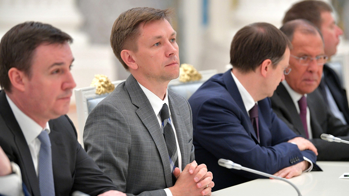 «Бумажка никому не нужна»: Минкомсвязи предложило оцифровать свидетельство о рождении