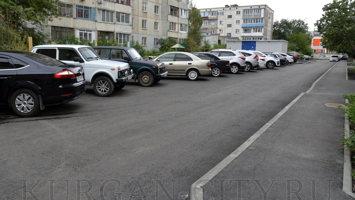 В Кургане мэрия показала, как благоустраивают дворы в этом сезоне