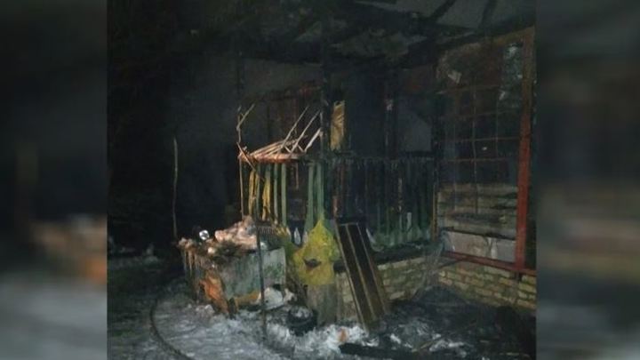 После пожара в садовом доме и бане нашли тела двух женщин