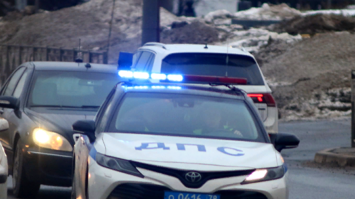 Протаранил пять авто и скрылся: В Москве ищут водителя иномарки, устроившего массовое ДТП