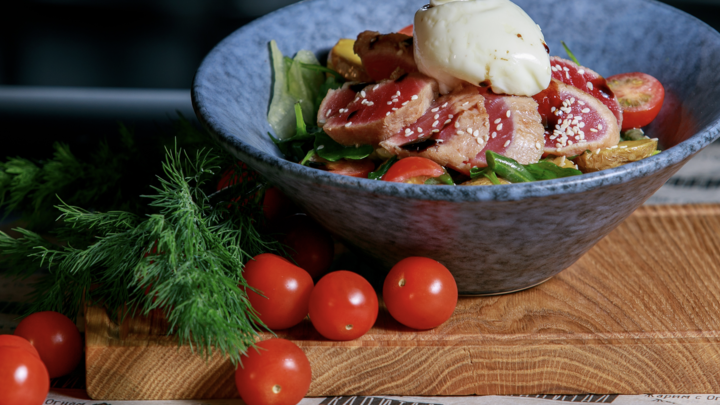 В деле о массовом отравлении салатом появился неожиданный поворот. И снова мигранты