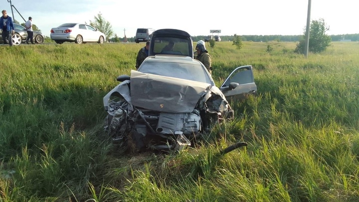 В ГИБДД Челябинской области рассказали о последствиях столкновения Peugeot 307 и Porsche Panamera