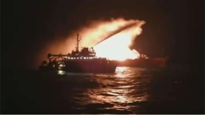 О пожаре на списанном противолодочном корабле рассказали в Севастополе