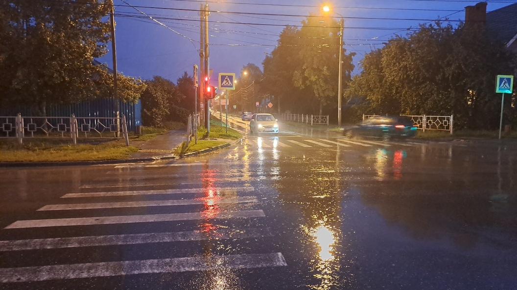 Дождь 14 июля. Новосибирск затопило после дождя. Потоп в Академгородке Новосибирск. Набережная Новосибирск затопило. Затопило гараж.