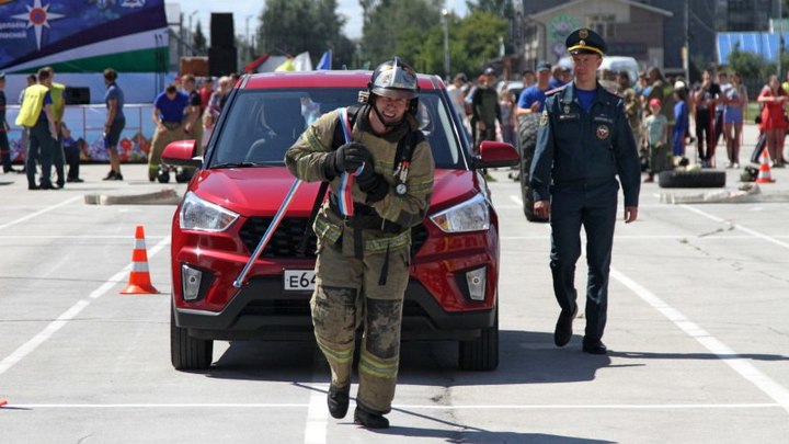 Мурашки по коже!: в Бердске прошли соревнования по пожарному кроссфиту