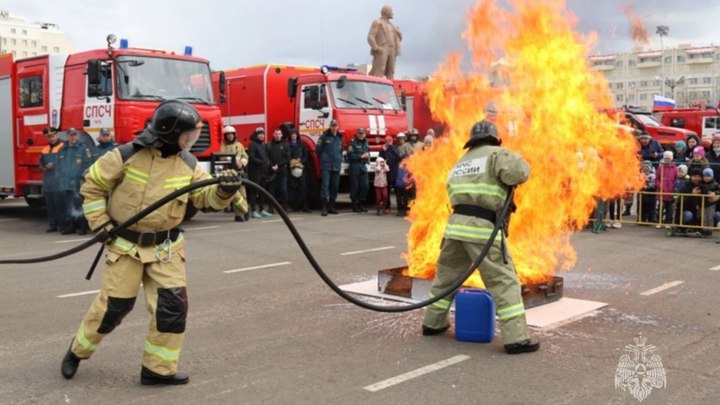 Пожарные Читы покажут спецтехнику и проведут тренировку на площади Ленина