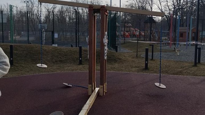 В Ростовской области качели придавили 5-летнюю девочку. Что говорят врачи о ее состоянии