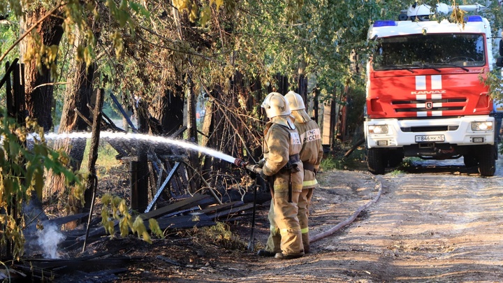 В Кургане в СНТ Дружба сгорели три дома