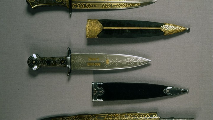 Разборки в Москве: Мигранты напали с ножами на супружескую пару за медленную езду