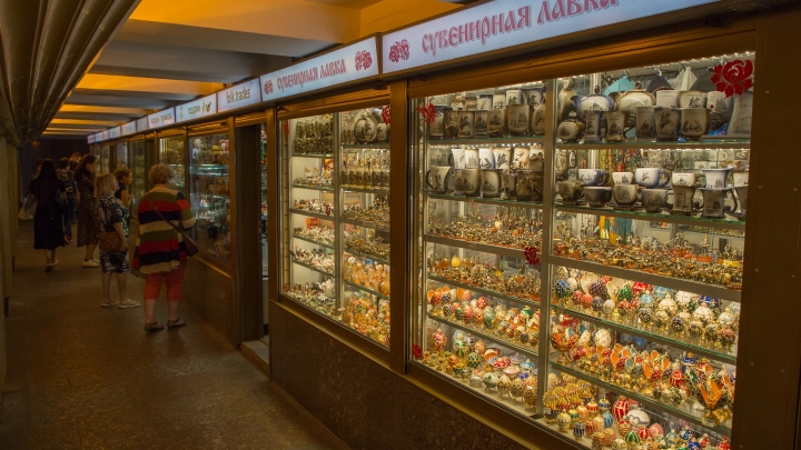 Петербург вычистит рынок сувениров: некачественные брелки больше не опозорят Северную столицу