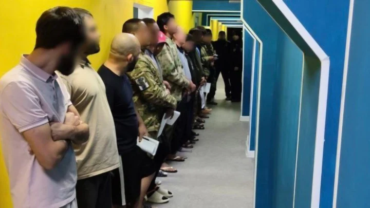 16 мигрантов задержали при проверке хостела в Челябинске