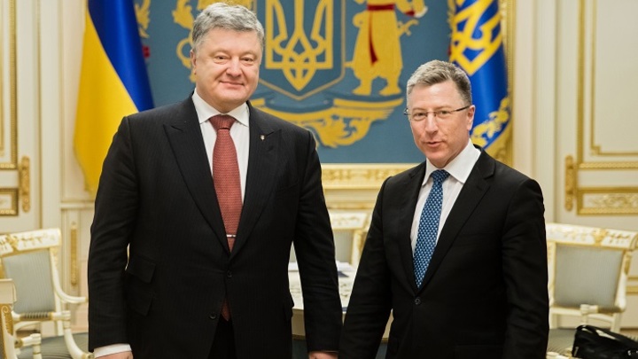 Утешительный приз: Порошенко наградил Волкера