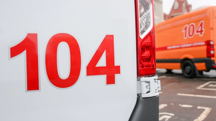 В Новосибирске взрыв бытового газа вынес двери в многоквартирном доме