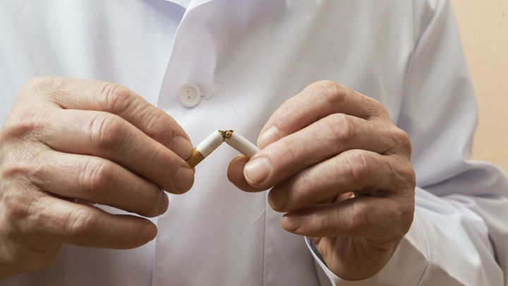 За курение дома в России теперь положен штраф