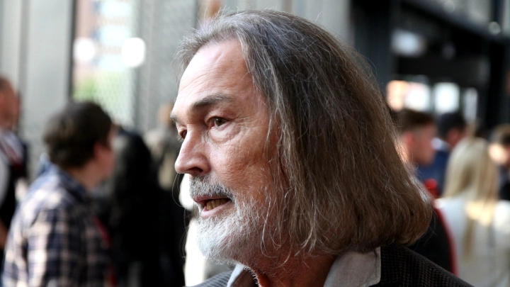 В месяц – три миллиона, но не на роскошь: Никас Сафронов рассказал, на что тратит деньги