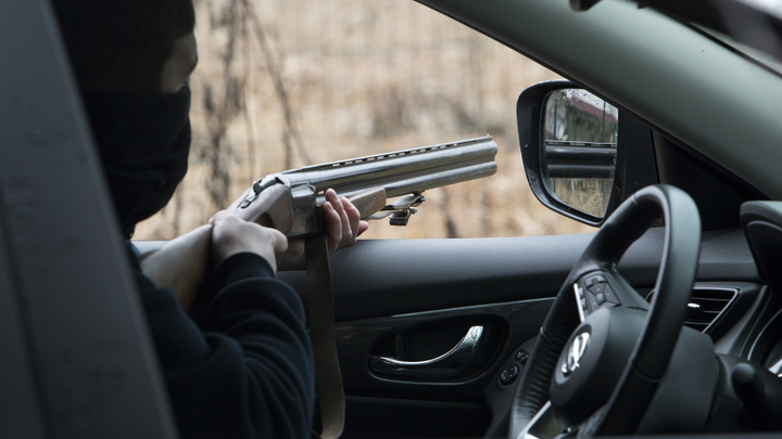 В центре Екатеринбурга неизвестные открыли стрельбу